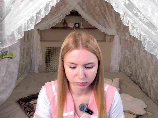Linda-Bloom webcam