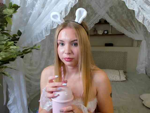 Linda-Bloom webcam
