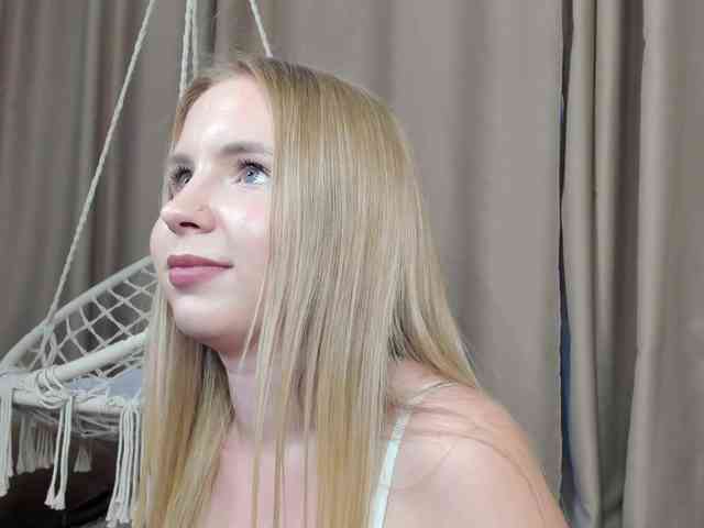 Linda-Bloom webcam