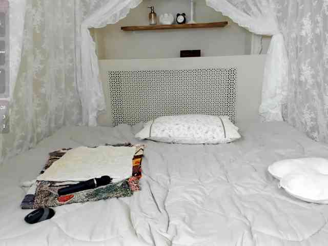 Linda-Bloom webcam