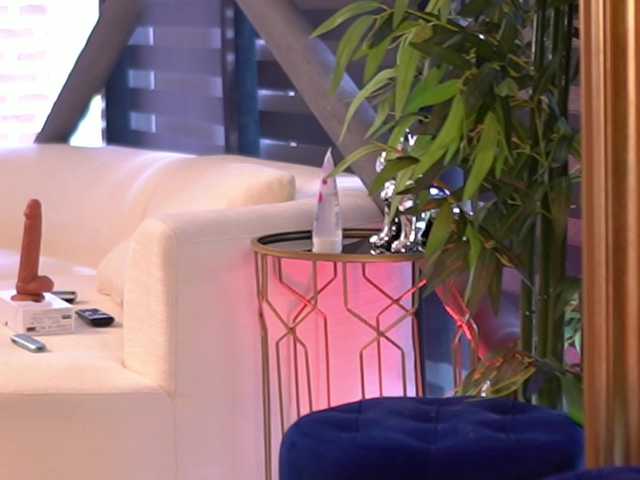 DoctorYangg live cam on BongaCams