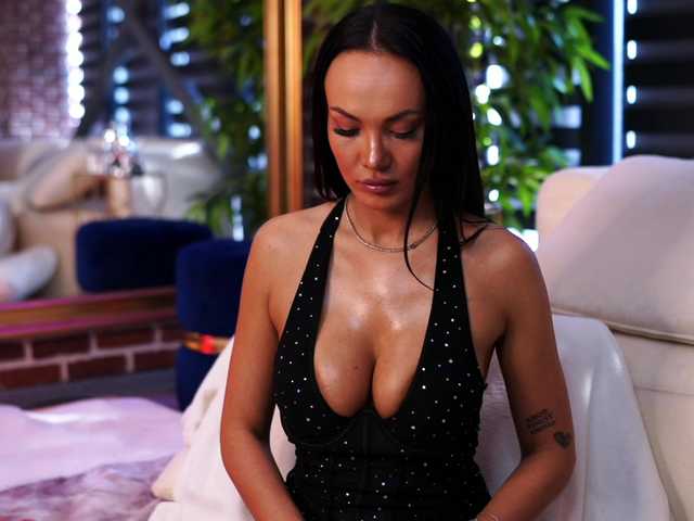 DoctorYangg live cam on BongaCams