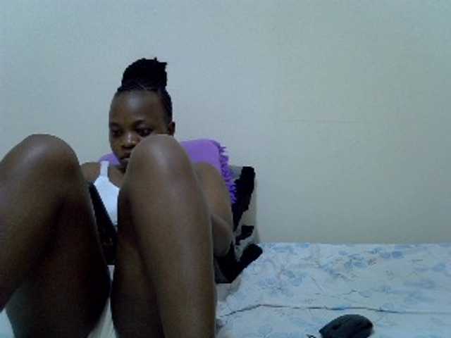 le modèle Sexxyboobies23 est en webcam porno dans un show sur le site bongacams, il possède les tags suivants: Ebony,Brunette,Trimmed