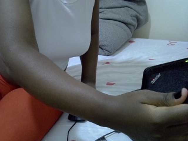Sexxyboobies23 live cam preview