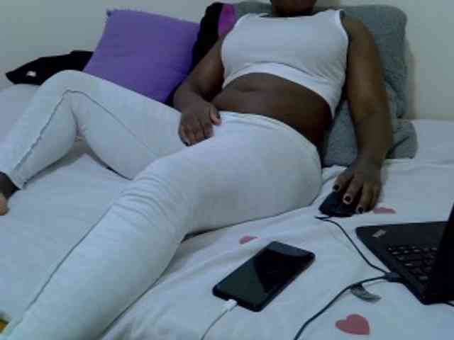 sexxyboobies23's live room