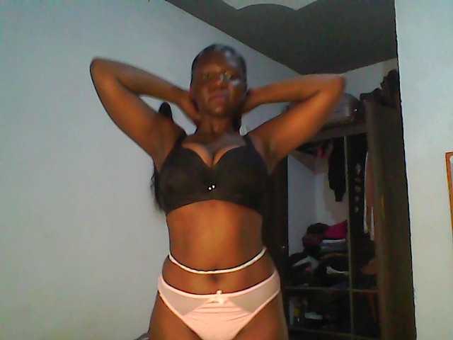 Cutequinebony live cam