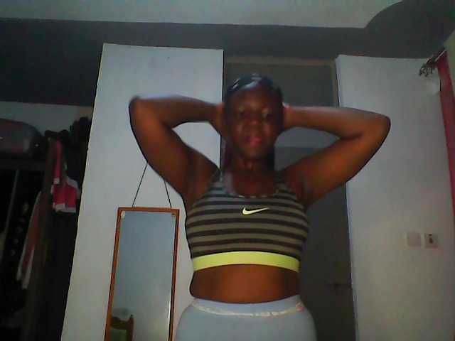 Cutequinebony live cam on BongaCams