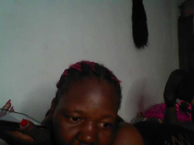 Cutequinebony live cam on BongaCams