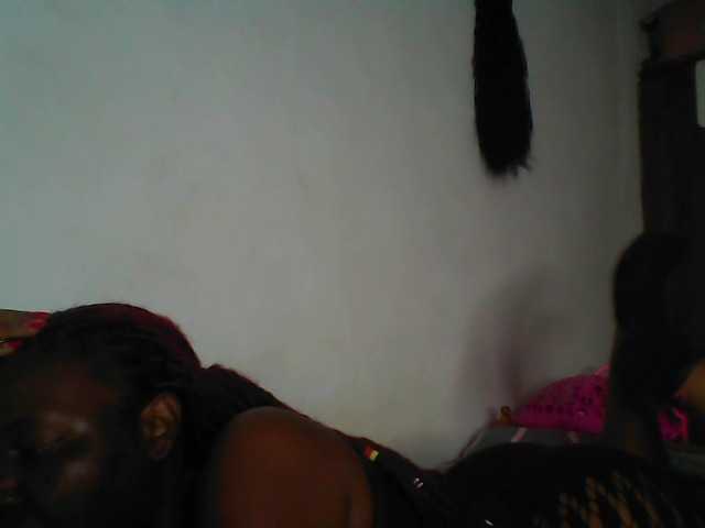 Cutequinebony live cam on BongaCams