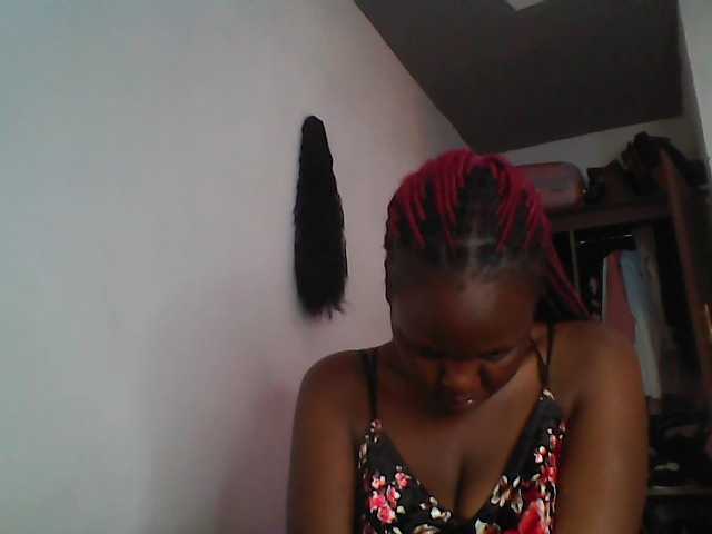 Cutequinebony live cam on BongaCams