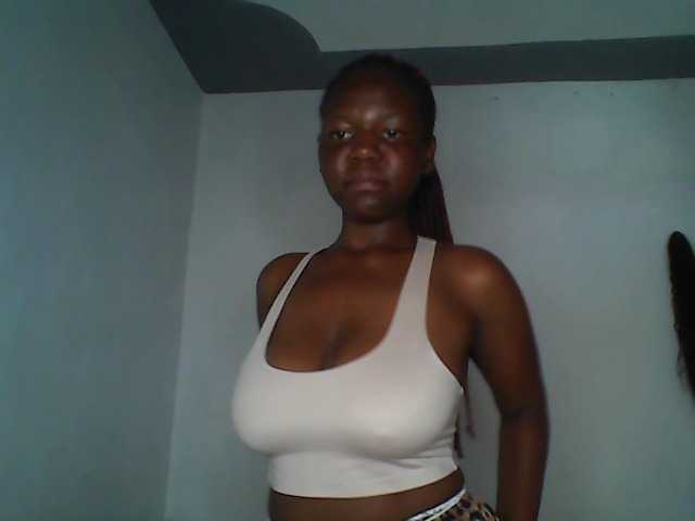 Cutequinebony live cam on BongaCams