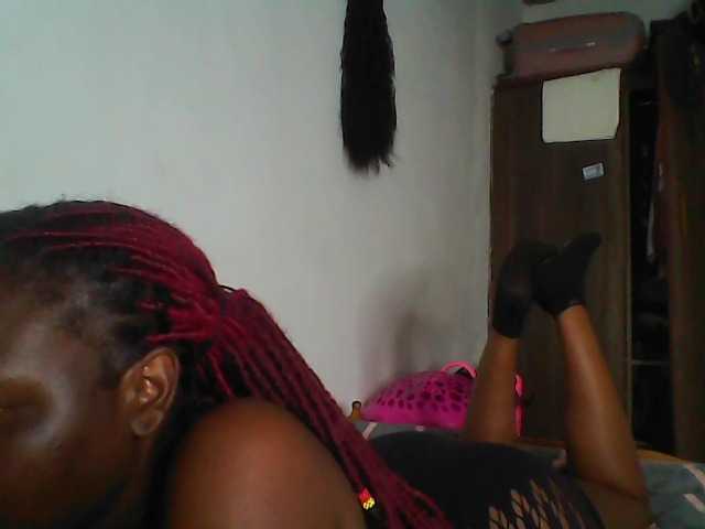 Cutequinebony live cam on BongaCams