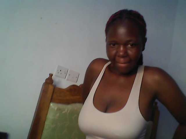 Cutequinebony live cam on BongaCams
