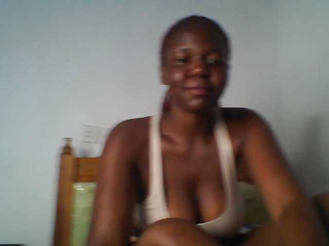Cutequinebony live cam on BongaCams