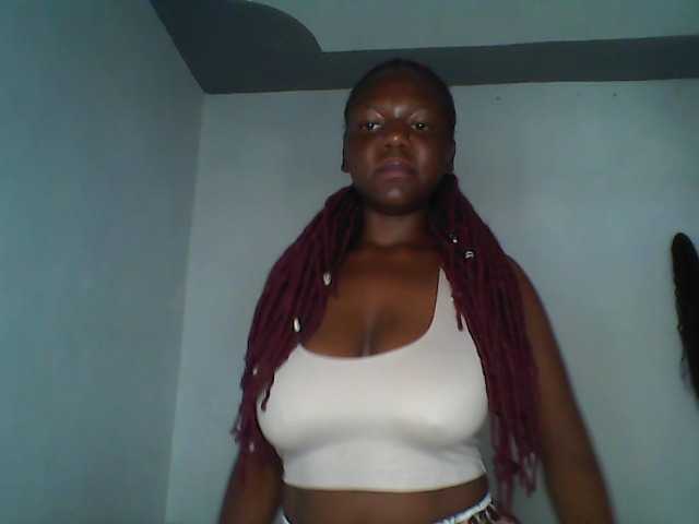 Cutequinebony live cam