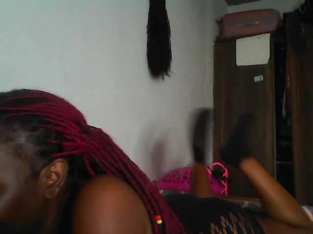 Cutequinebony live cam on BongaCams