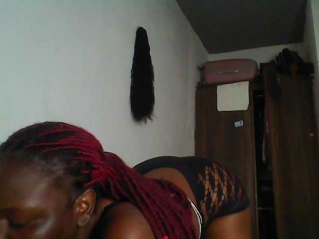 Cutequinebony live cam on BongaCams