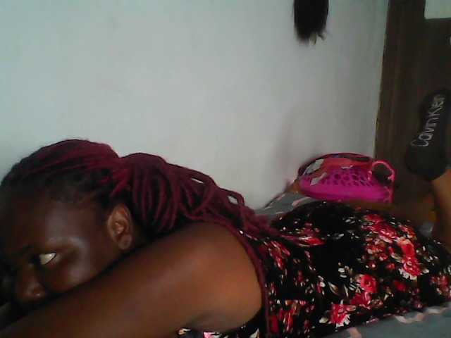 Cutequinebony live cam on BongaCams
