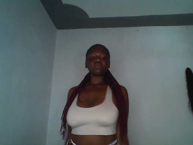 Cutequinebony live cam on BongaCams
