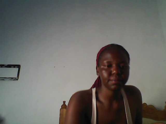 Cutequinebony live cam on BongaCams