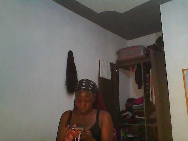 Cutequinebony live cam on BongaCams