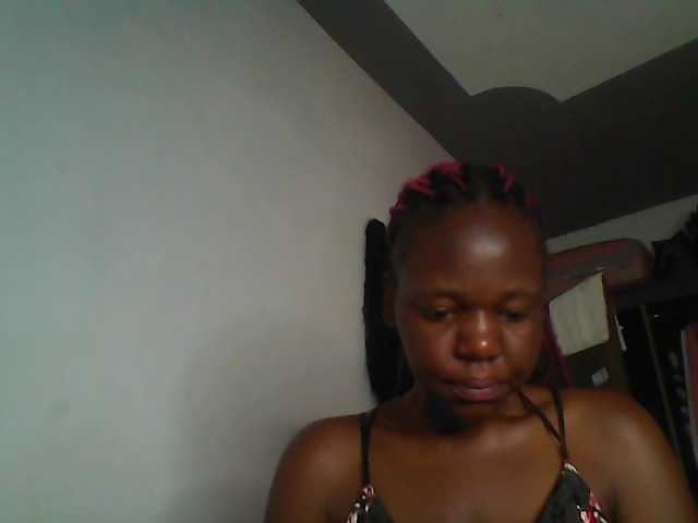 Cutequinebony live cam on BongaCams