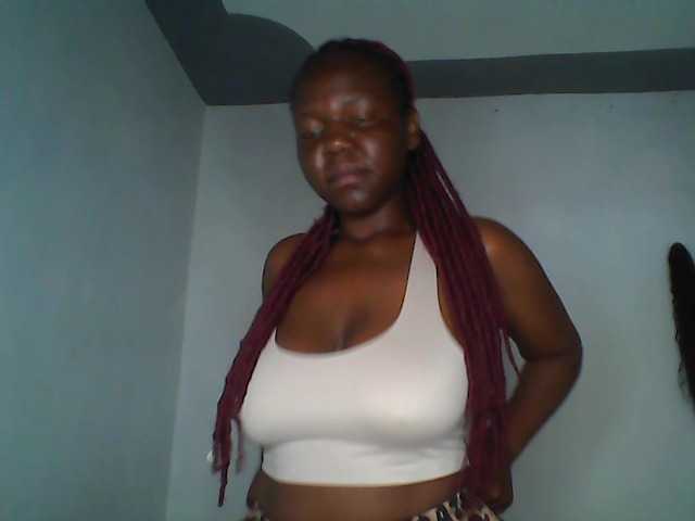 Cutequinebony live cam on BongaCams