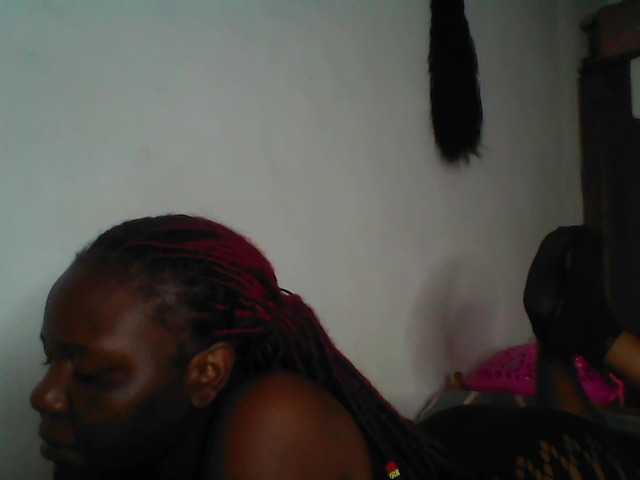 Cutequinebony live cam on BongaCams