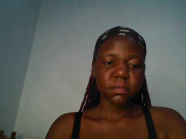 Cutequinebony live cam on BongaCams