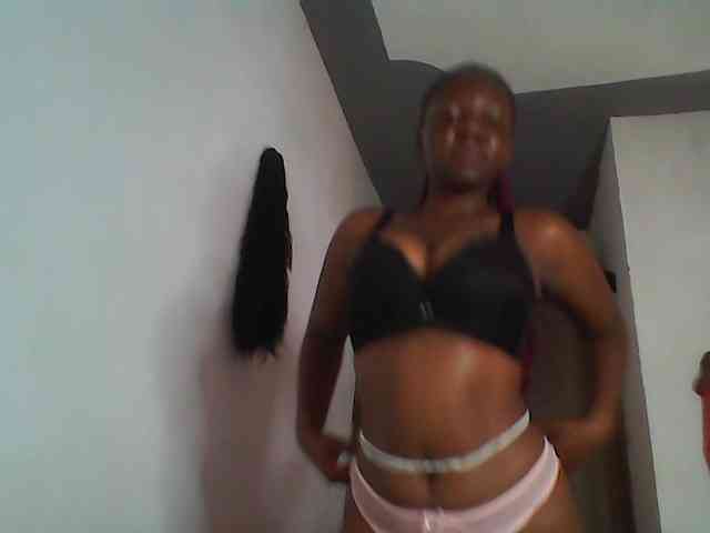 Cutequinebony webcam