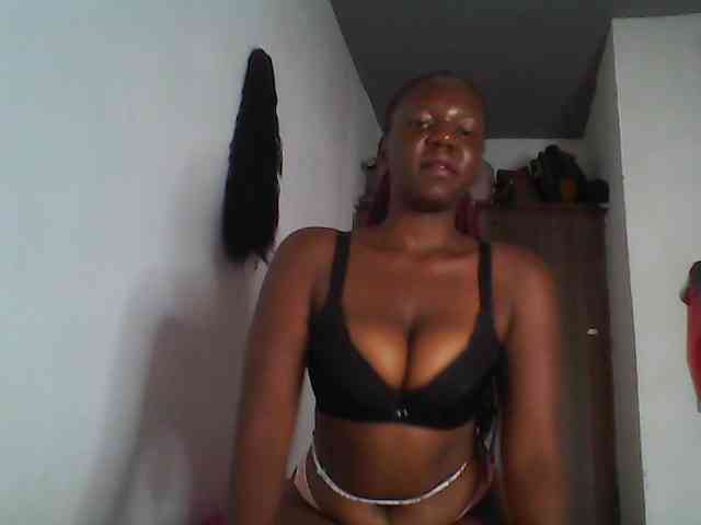 Cutequinebony webcam