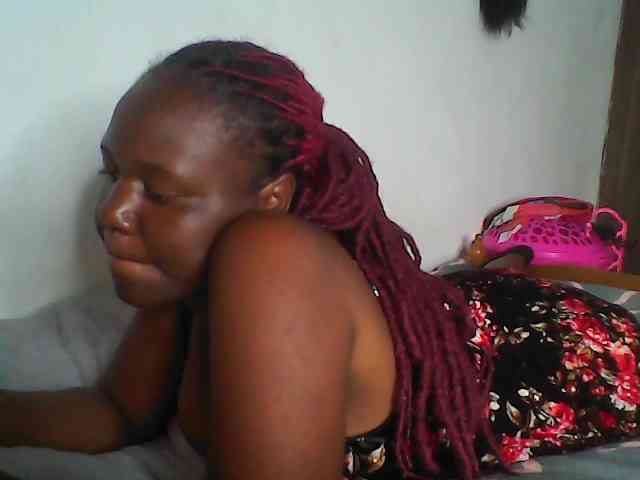 Cutequinebony webcam