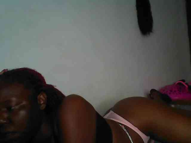 Cutequinebony webcam