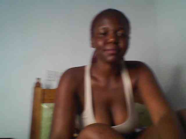 Cutequinebony webcam