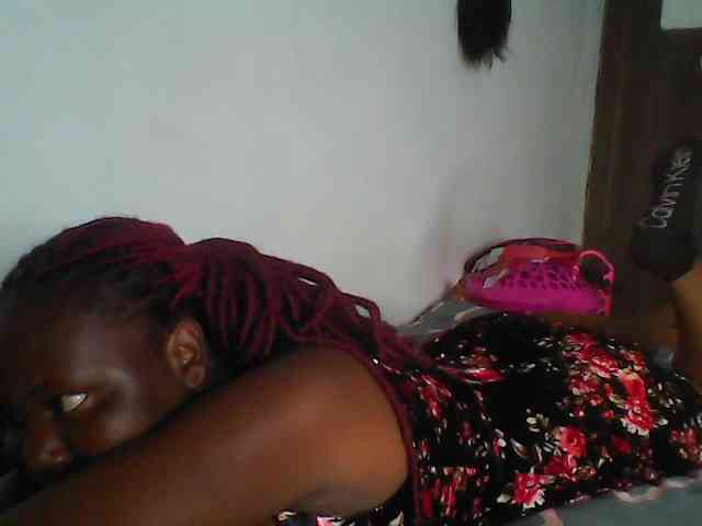 Cutequinebony webcam