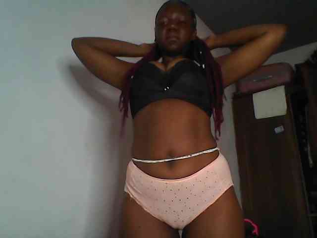 Cutequinebony webcam