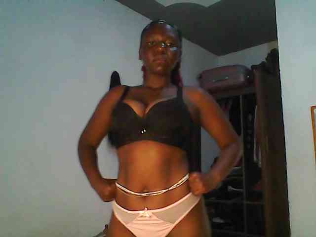 Cutequinebony webcam