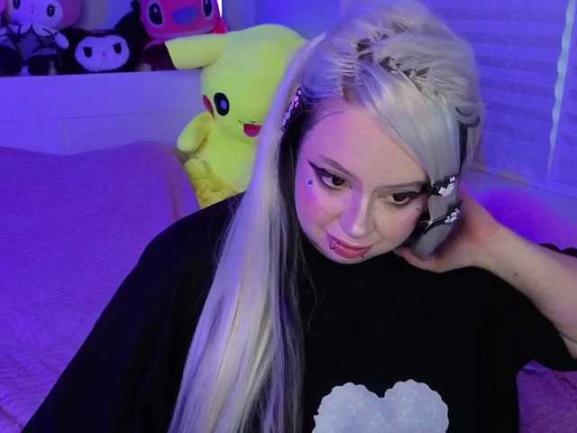 le modèle Chibiis est en webcam porno dans un show sur le site bongacams, il possède les tags suivants: White/Caucasian,Blonde,Shaved