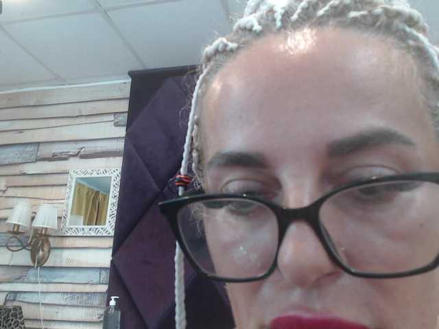 ElviraZoi live cam on BongaCams