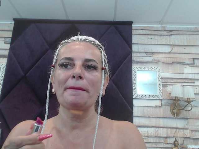 ElviraZoi live cam on BongaCams