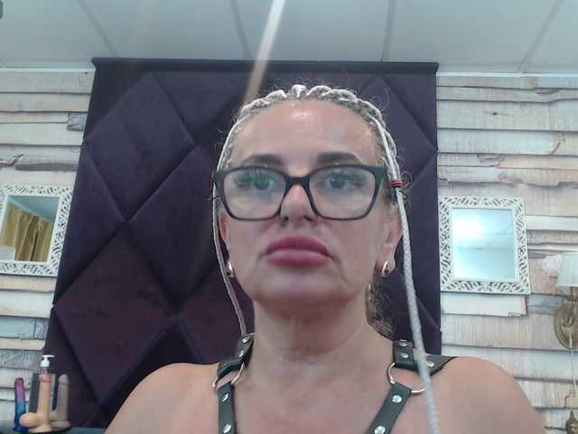 ElviraZoi live cam on BongaCams