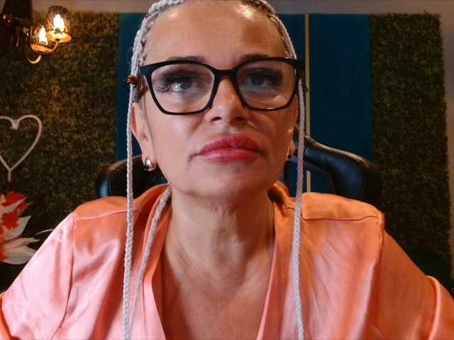 ElviraZoi live cam on BongaCams