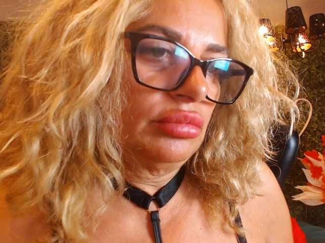 ElviraZoi live cam on BongaCams