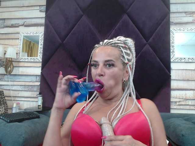 ElviraZoi live cam on BongaCams
