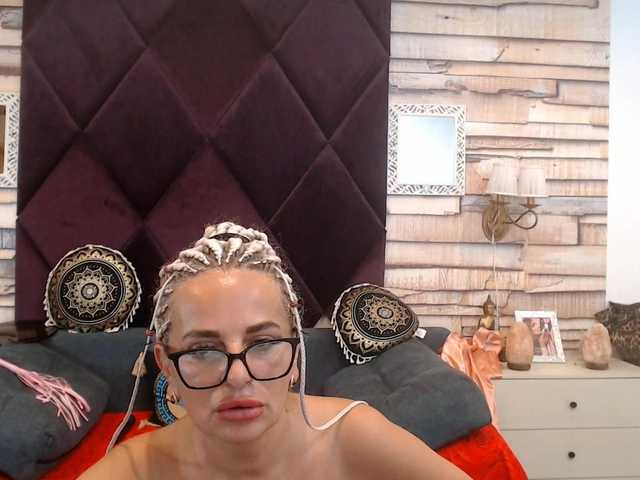 ElviraZoi live cam on BongaCams