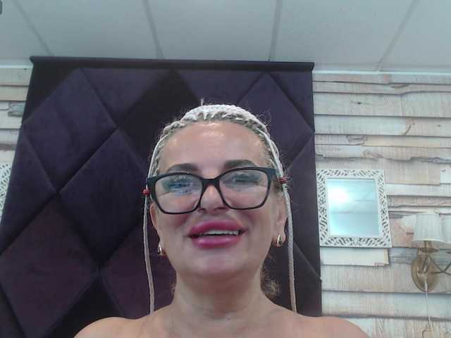 ElviraZoi live cam on BongaCams