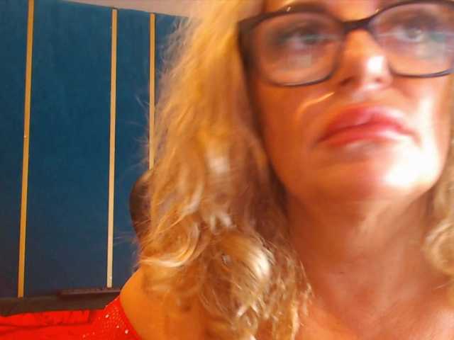 ElviraZoi live cam on BongaCams