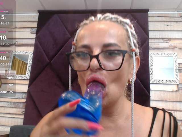 ElviraZoi live cam on BongaCams