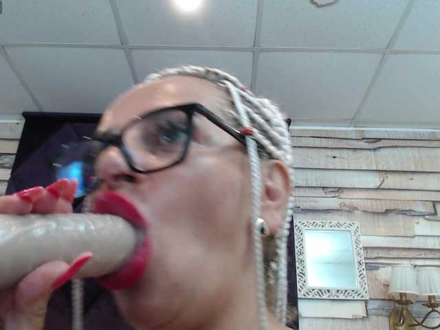 ElviraZoi live cam on BongaCams