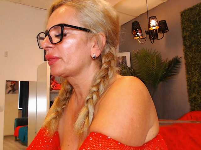 ElviraZoi webcam
